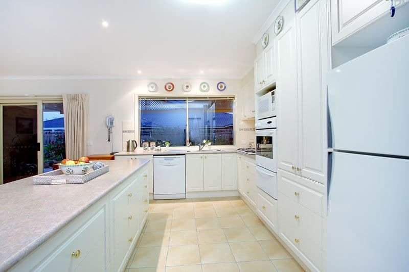 11 Kathleen Crescent, MORNINGTON VIC 3931, Mornington - Thumbnail 5