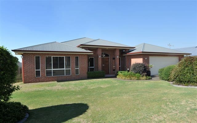 2 Fadden Crescent, MIDDLE RIDGE QLD 4350, Middle Ridge - Image 1