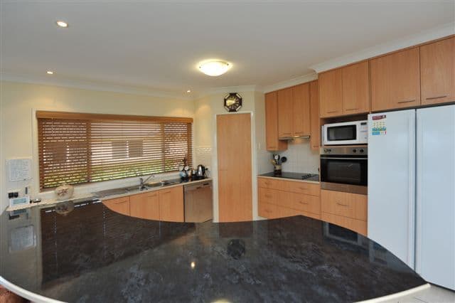 2 Fadden Crescent, MIDDLE RIDGE QLD 4350, Middle Ridge - Thumbnail 3