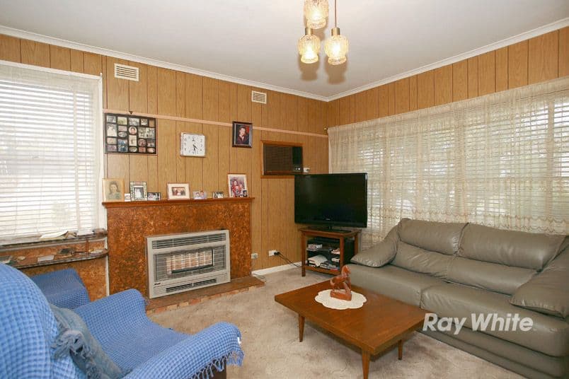 21 Chestnut Road, DOVETON VIC 3177, Doveton - Thumbnail 2