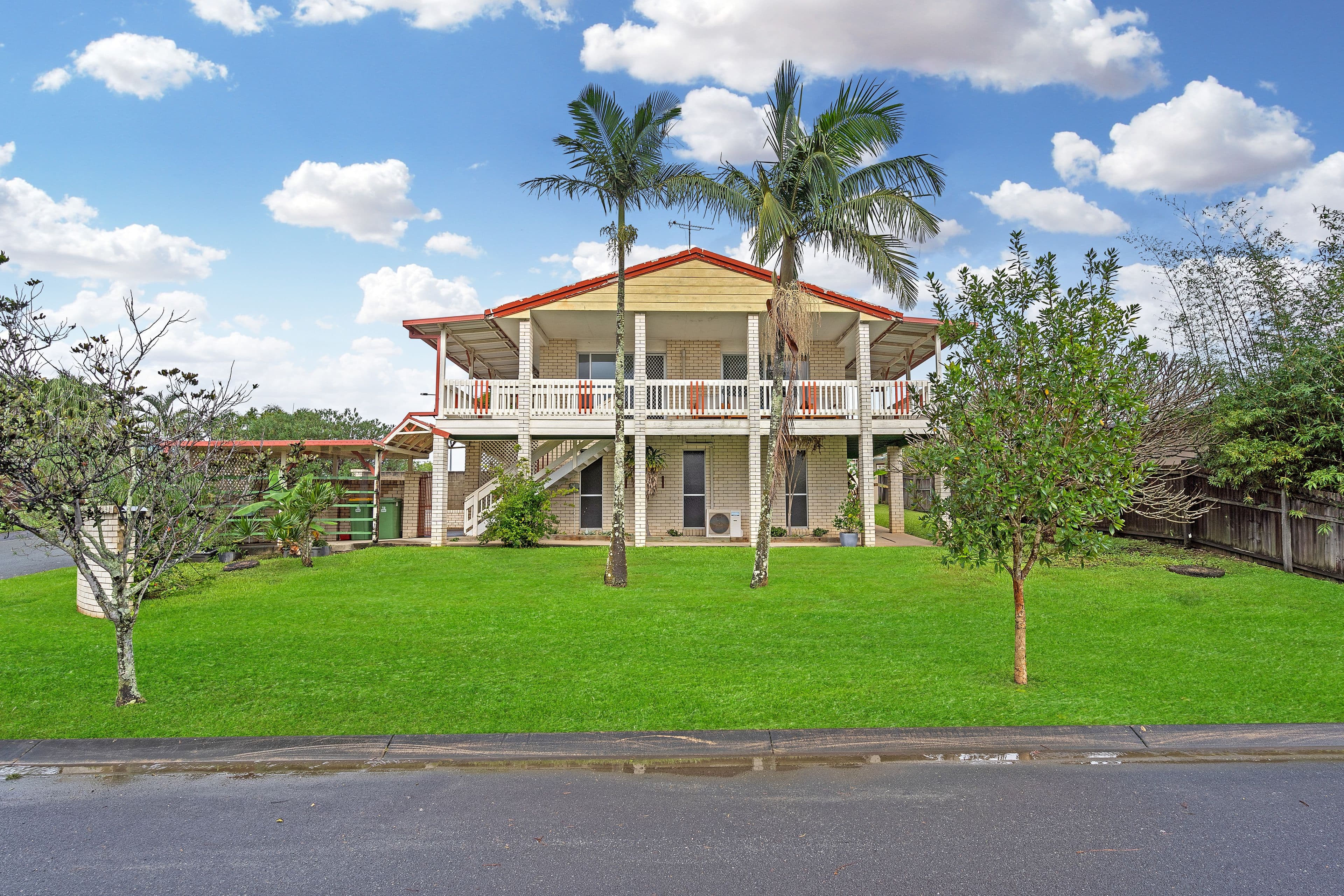 10 Dunkeith Avenue, Benowa Waters QLD 4217, Benowa - Thumbnail 2