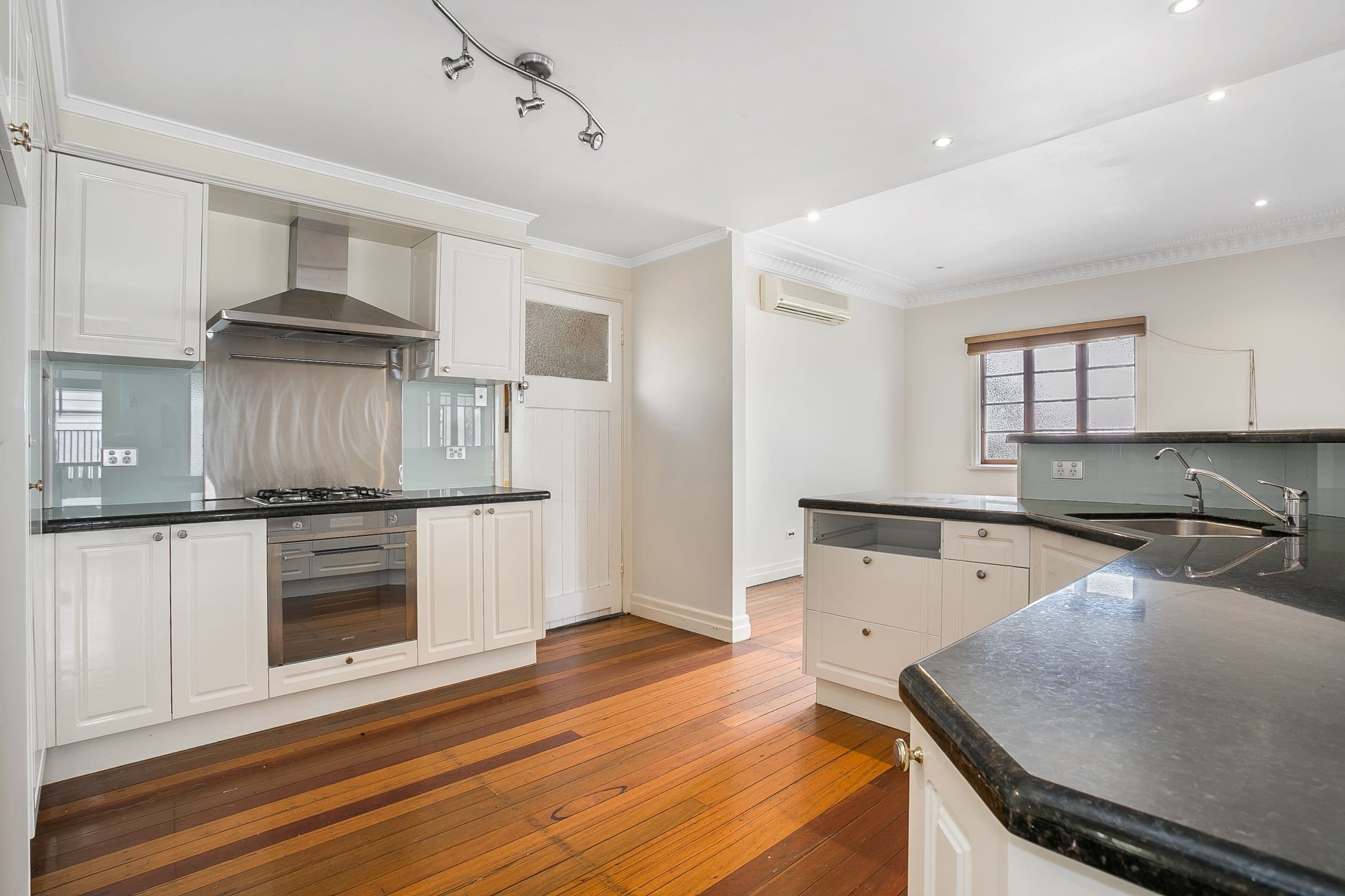 35 Borden Street, Sherwood QLD 4075, Sherwood - Thumbnail 2