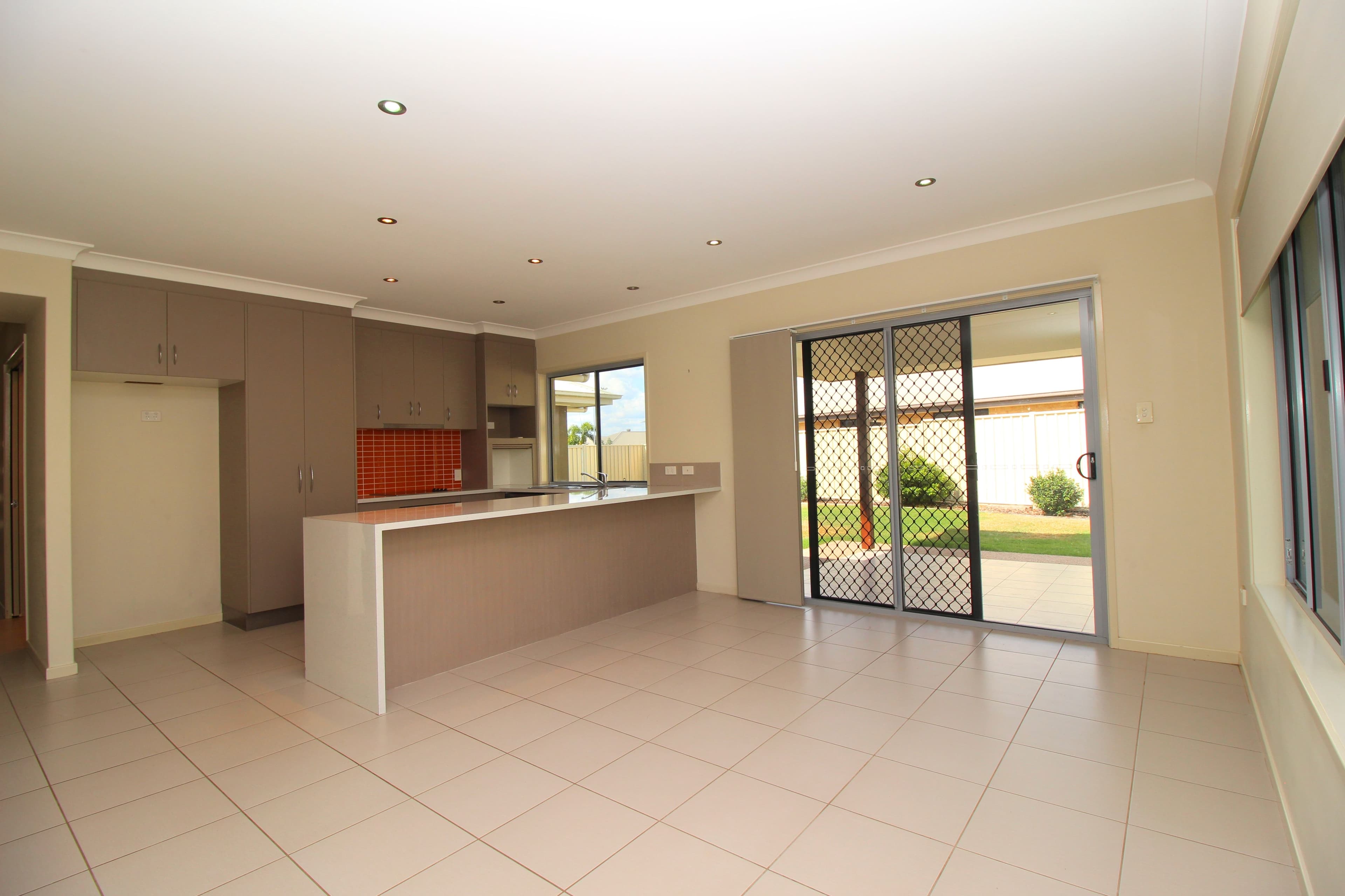 15 Berthun Street, Emerald QLD 4720, Emerald - Thumbnail 2