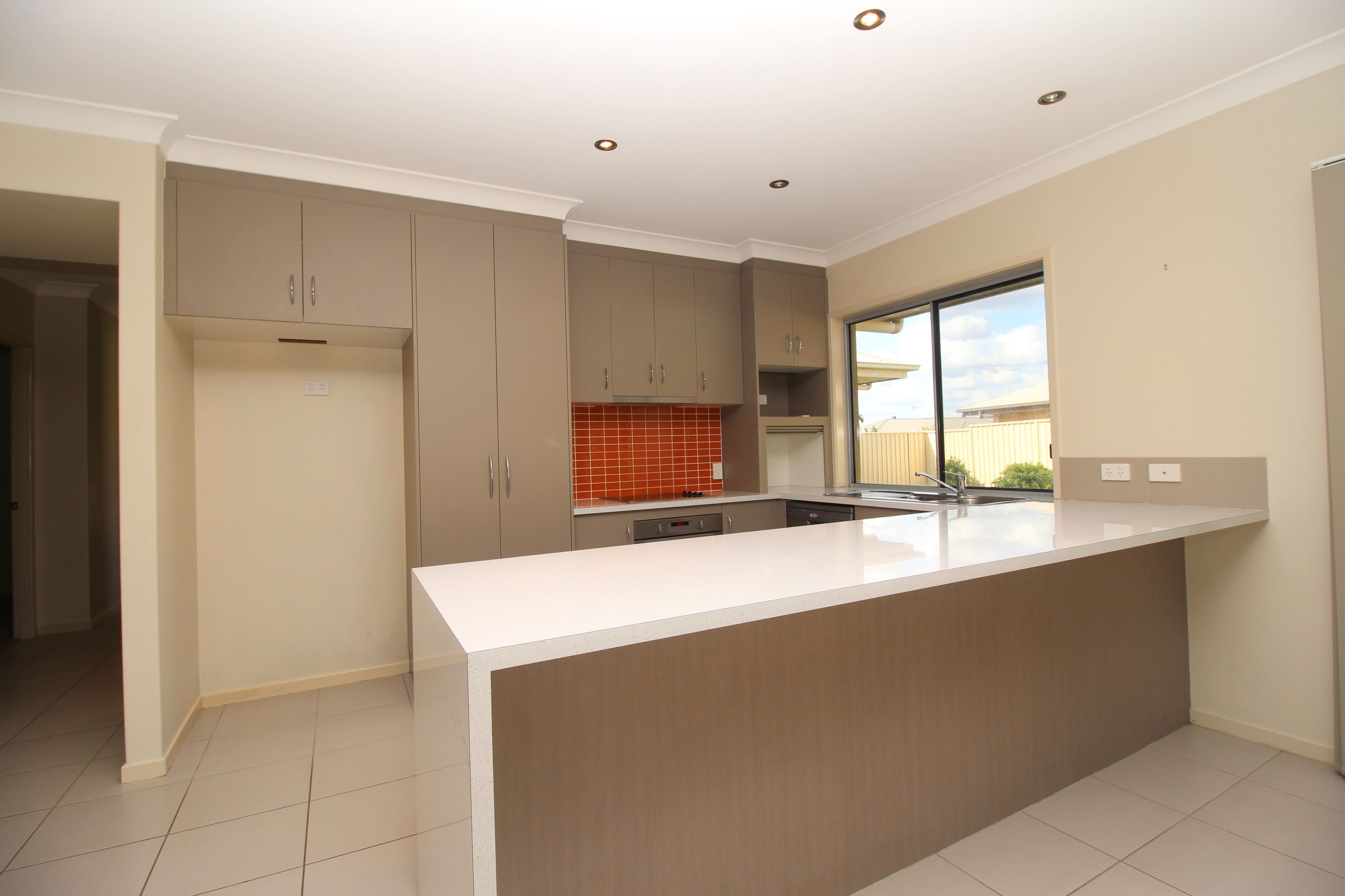15 Berthun Street, Emerald QLD 4720, Emerald - Thumbnail 3