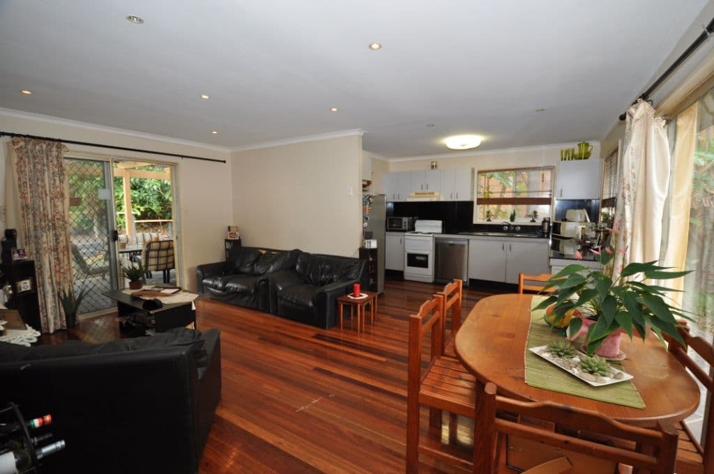 56 Kindra Avenue, SOUTHPORT QLD 4215, Southport - Thumbnail 4