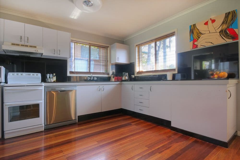 56 Kindra Avenue, SOUTHPORT QLD 4215, Southport - Thumbnail 5