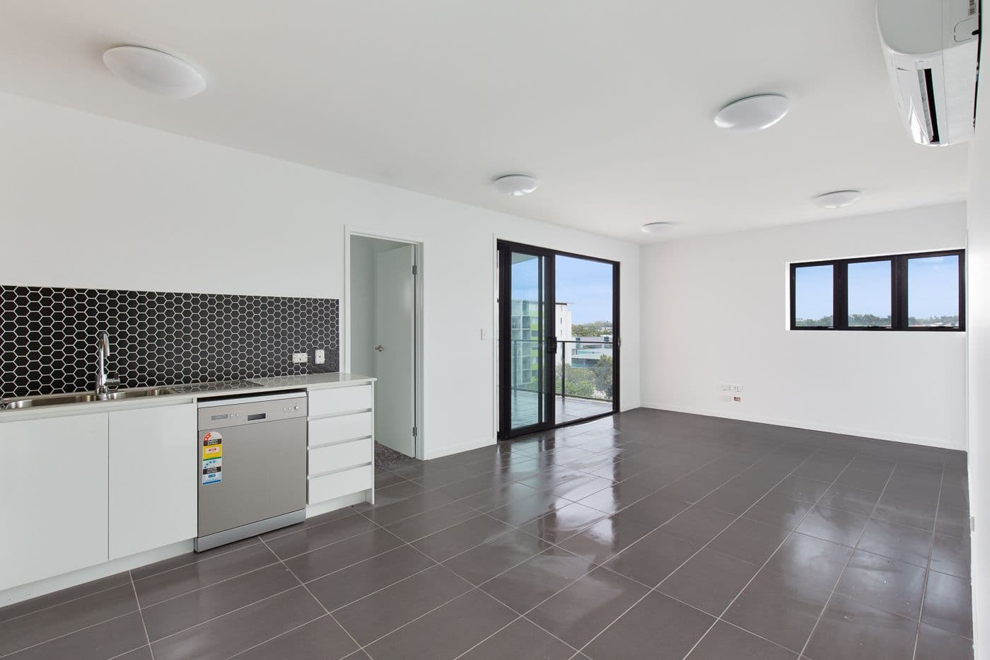 997 Wynnum Road, Cannon Hill QLD 4170, Cannon Hill - Thumbnail 2