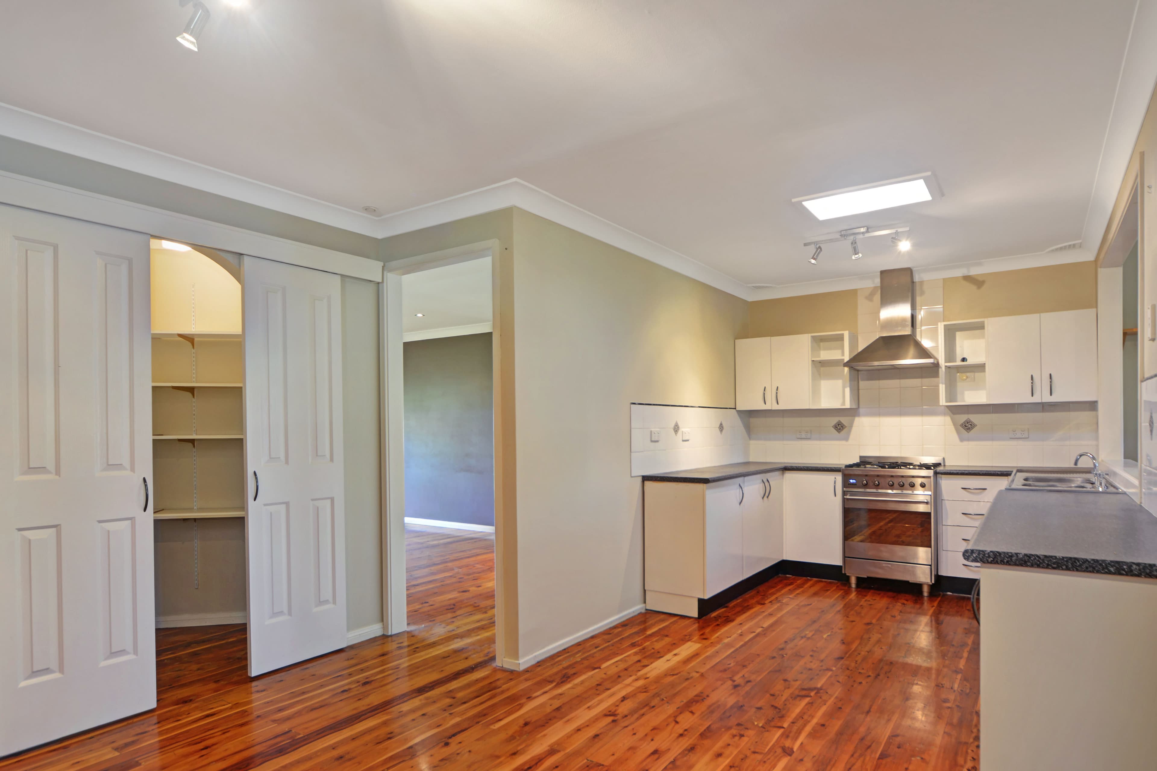 4 Kerry Close, Barrack Heights - Thumbnail 2