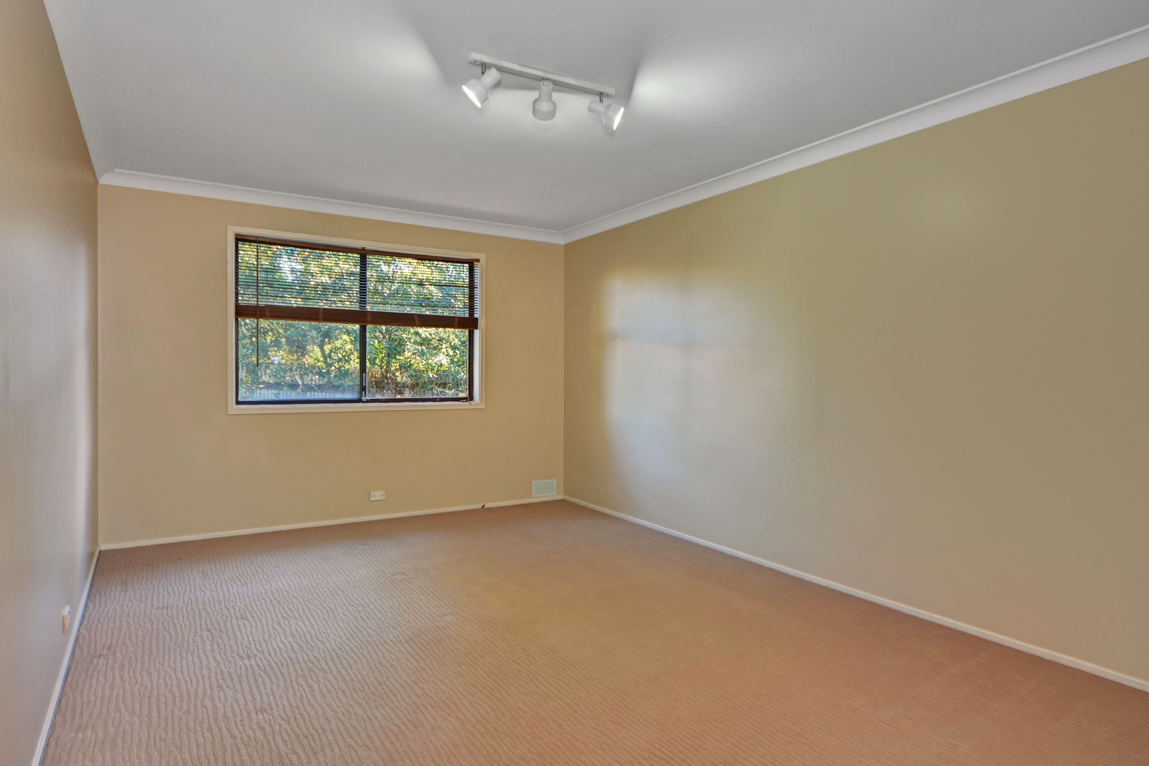 4 Kerry Close, Barrack Heights - Thumbnail 8