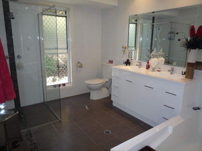 6 Chichester Drive, ARUNDEL QLD 4214, Arundel - Thumbnail 6