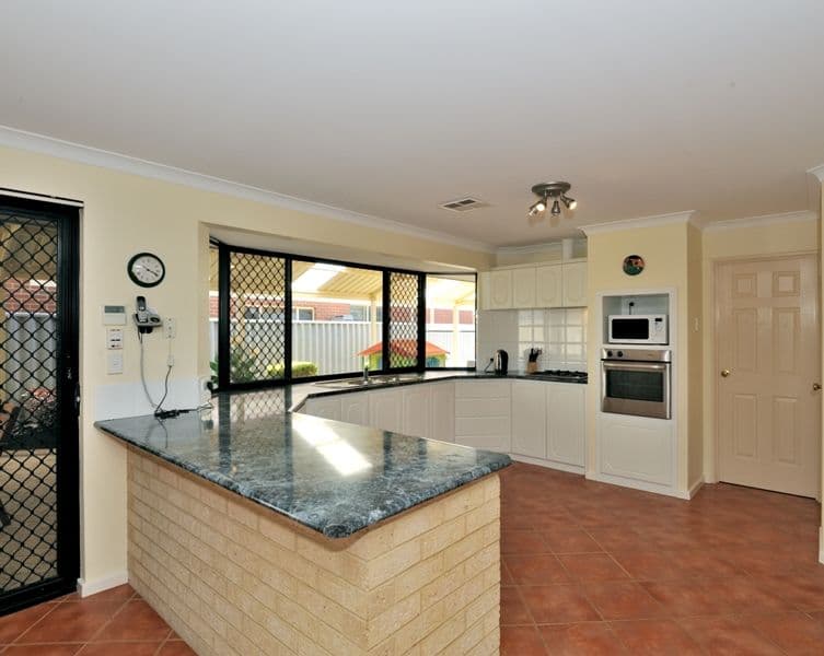 11 Antibes Cove, PORT KENNEDY WA 6172, Port Kennedy - Thumbnail 2