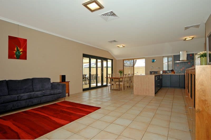4 Fairywren Drive, BEECHBORO WA 6063, Beechboro - Thumbnail 2