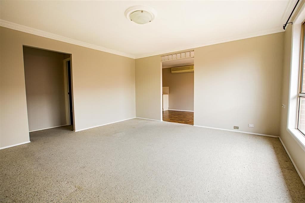 28 Friarbird Crescent, GLENMORE PARK NSW 2745, Glenmore Park - Thumbnail 2