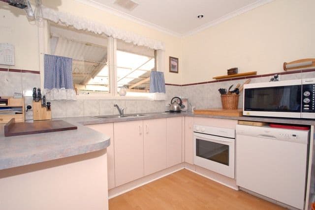 5 Zircon Street, WYNDHAM VALE VIC 3024, Wyndham Vale - Thumbnail 4