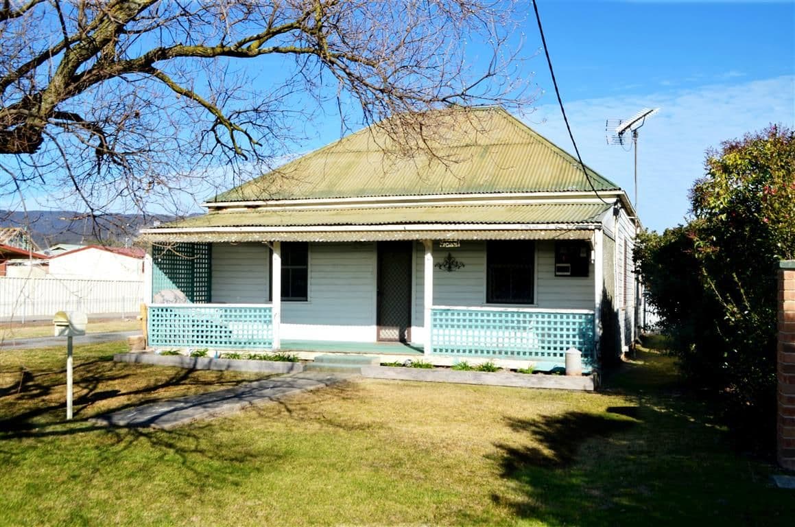 127 Russell Street, Tumut - Image 1