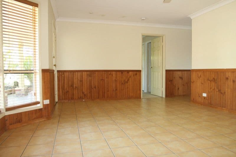 11 Karall Street, ORMEAU QLD 4208, Ormeau - Thumbnail 4