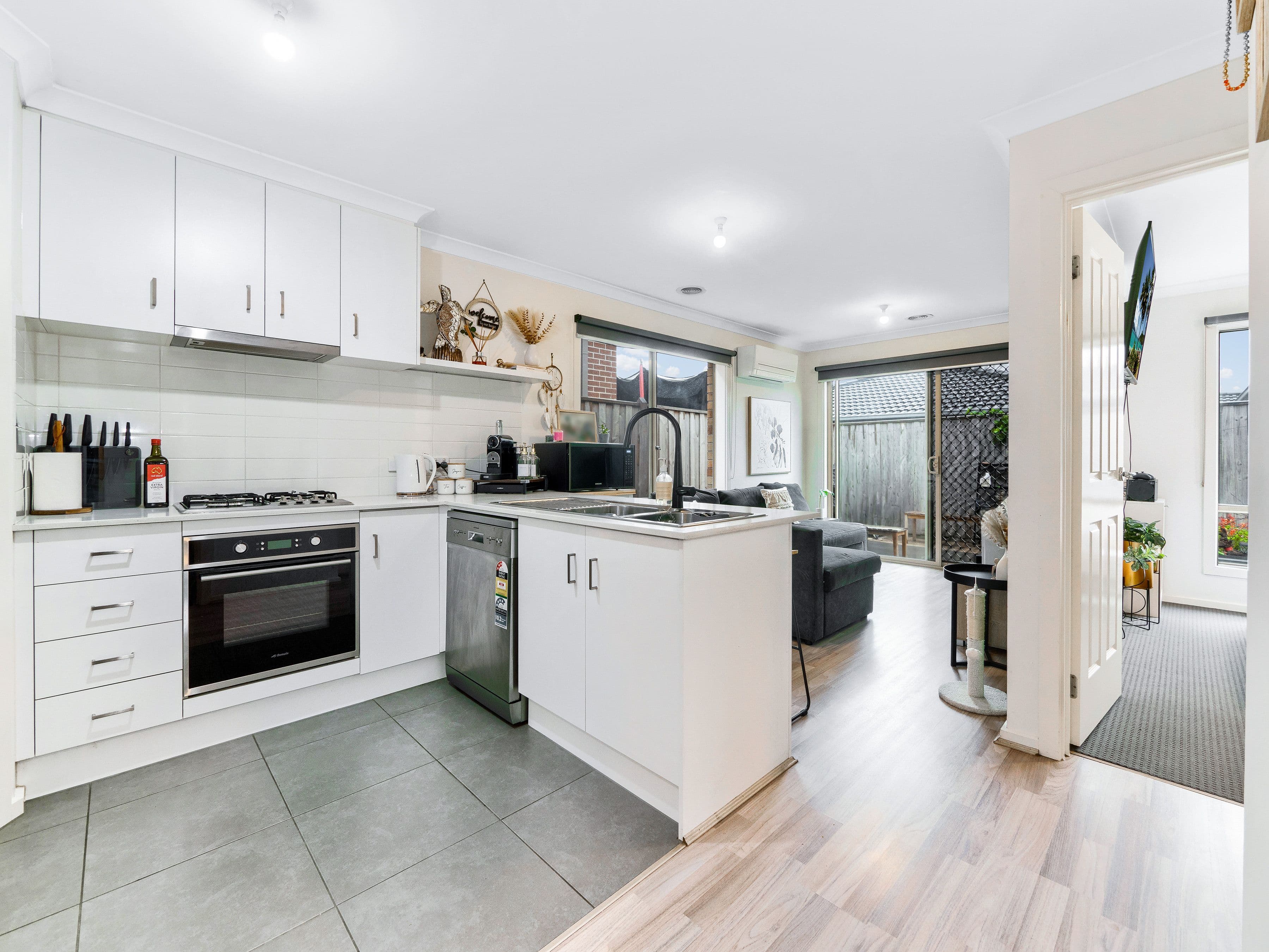 8 Romulus Crescent, Cranbourne West VIC 3977, Cranbourne West - Thumbnail 3