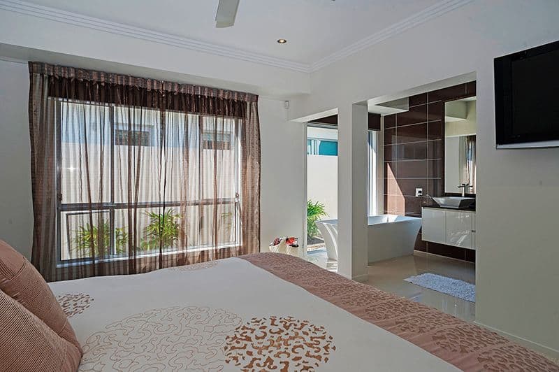 9119 Peter Senior Drive, HOPE ISLAND QLD 4212, Hope Island - Thumbnail 4