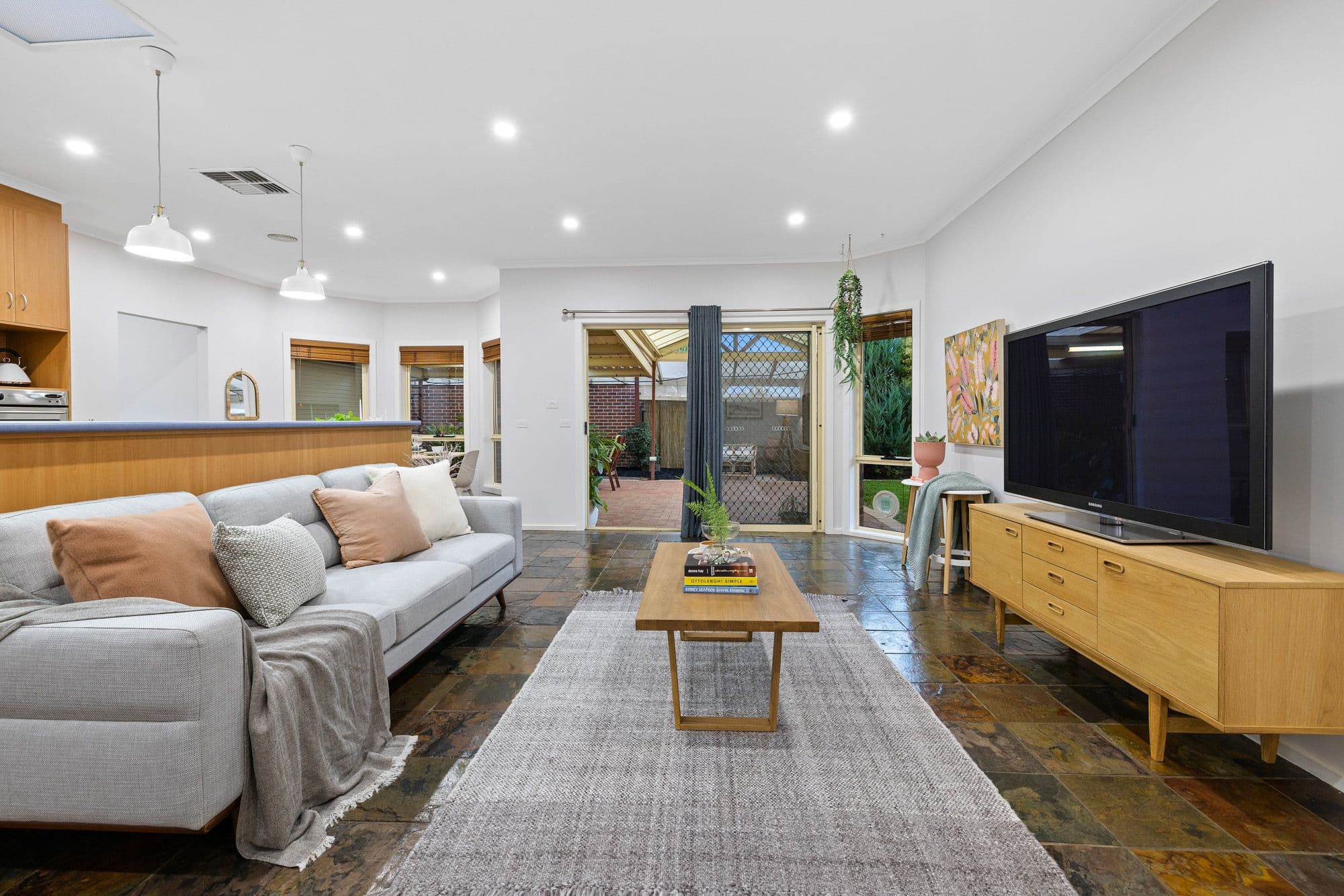 43 Black Forest Road, Werribee VIC 3030, Werribee - Thumbnail 3