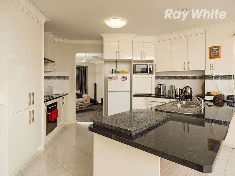 8 Creighton Court, Lavington - Thumbnail 4