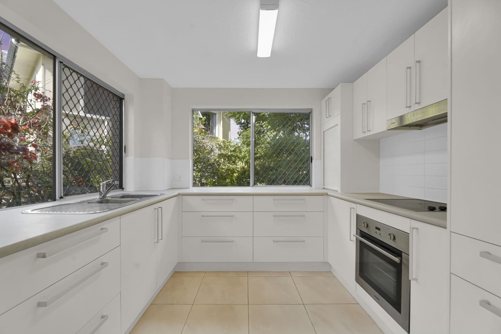 8 Nyrang Avenue, Palm Beach QLD 4221, Palm Beach - Thumbnail 5