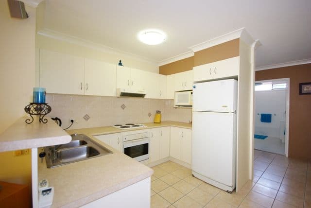 6 'Hampton Gardens', 54 Karbunya Street, MERMAID WATERS QLD 4218, Mermaid Waters - Thumbnail 5