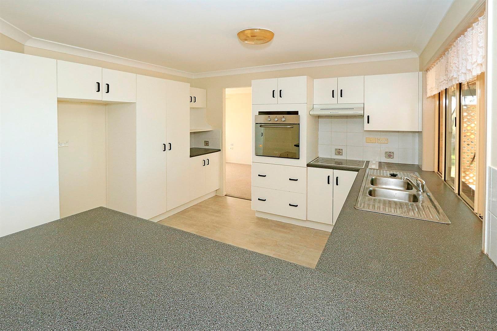 4 Esme Place, Gracemere QLD 4702, Gracemere - Thumbnail 2