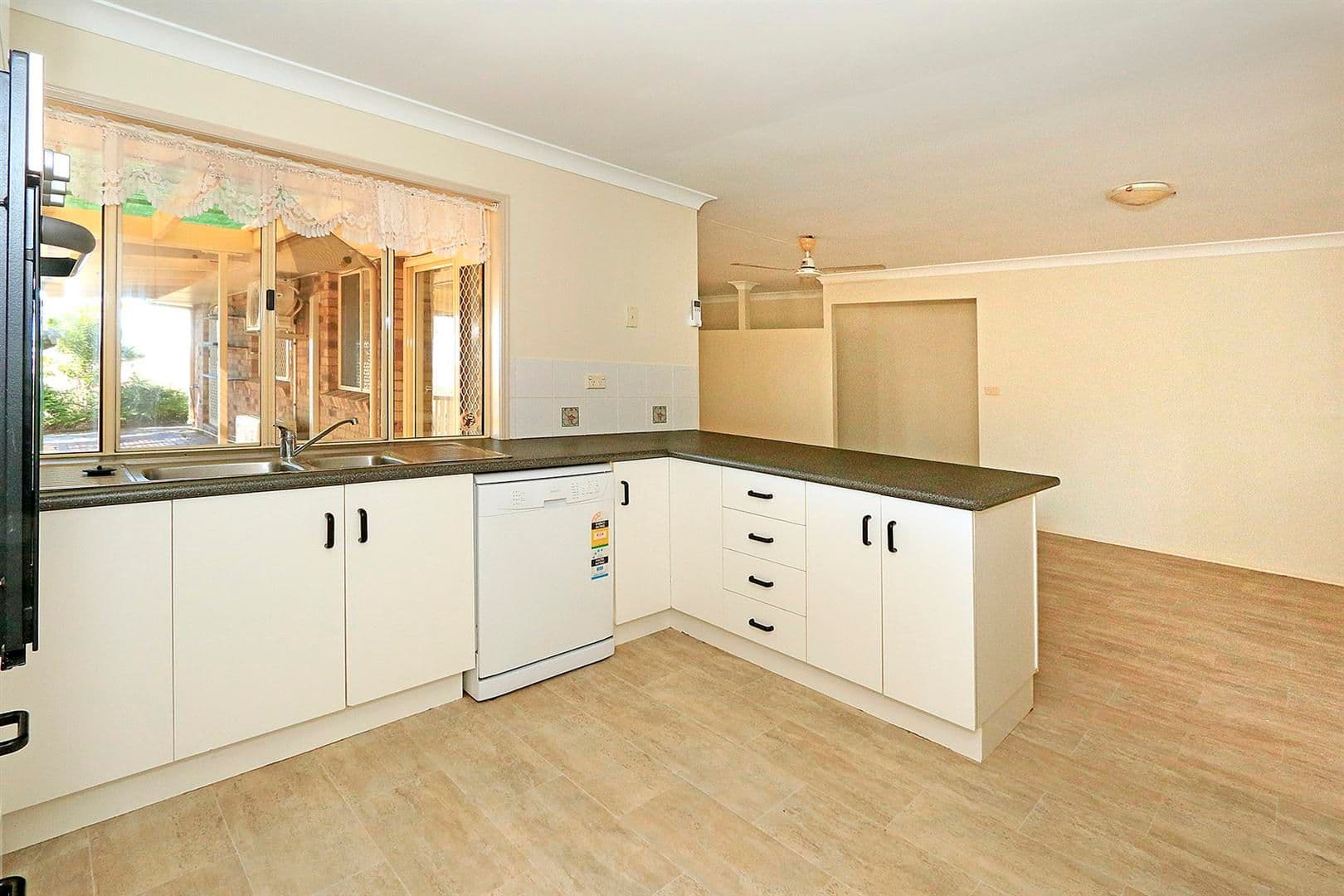 4 Esme Place, Gracemere QLD 4702, Gracemere - Thumbnail 4