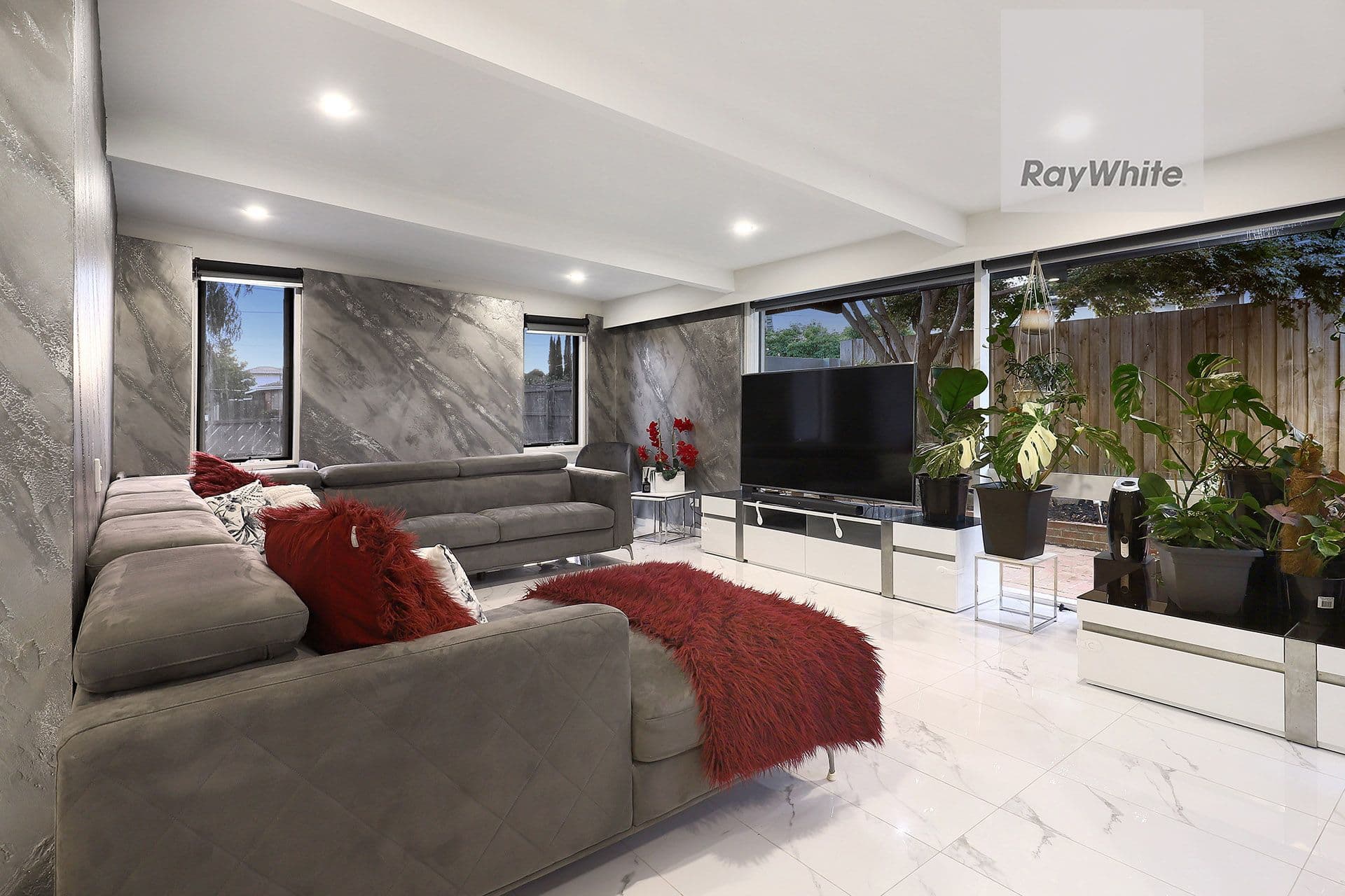 15 Elmhurst Road, Gladstone Park VIC 3043, Gladstone Park - Thumbnail 2