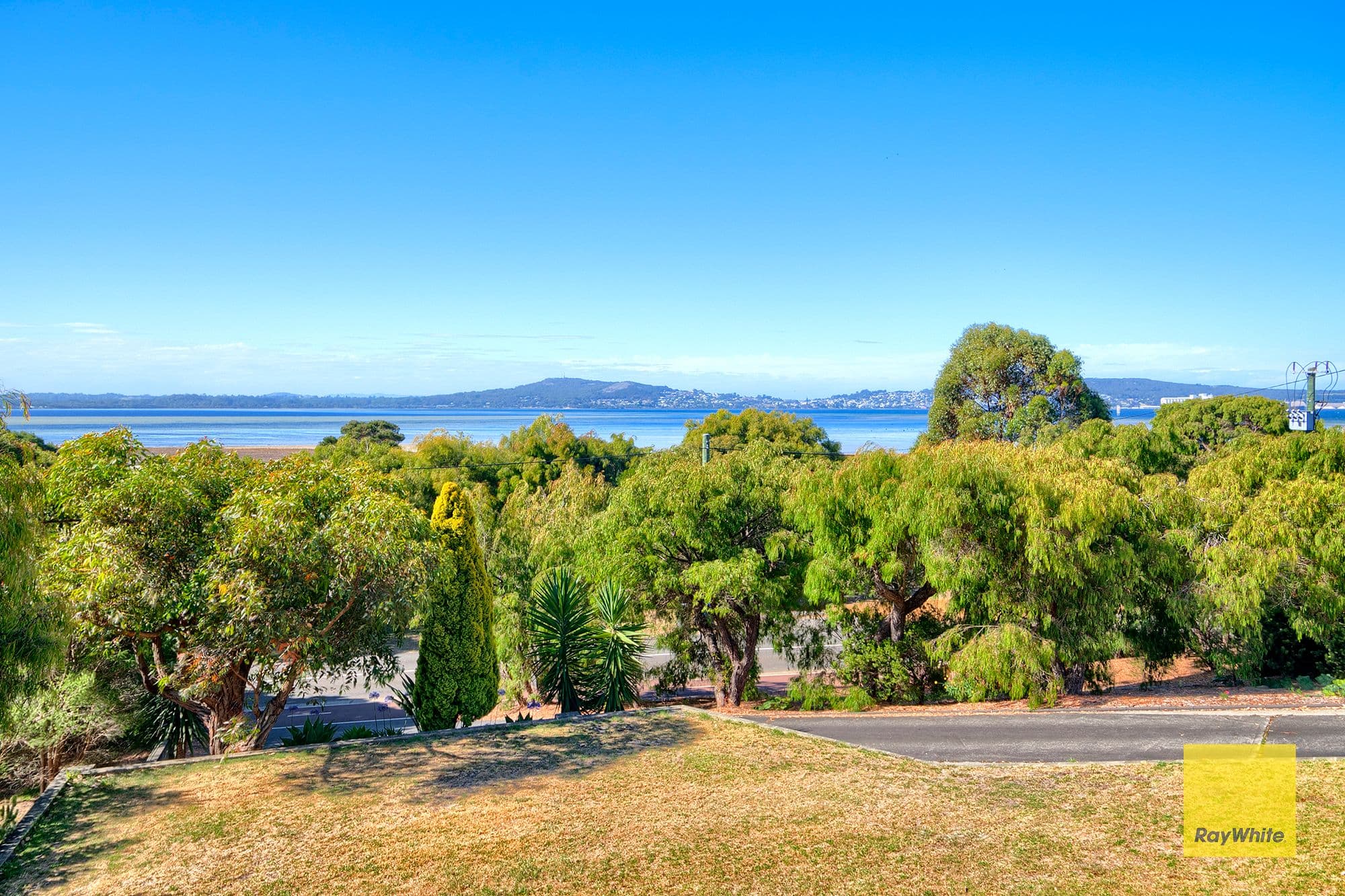 94 Bay View Drive, Little Grove WA 6330, Little Grove - Thumbnail 5