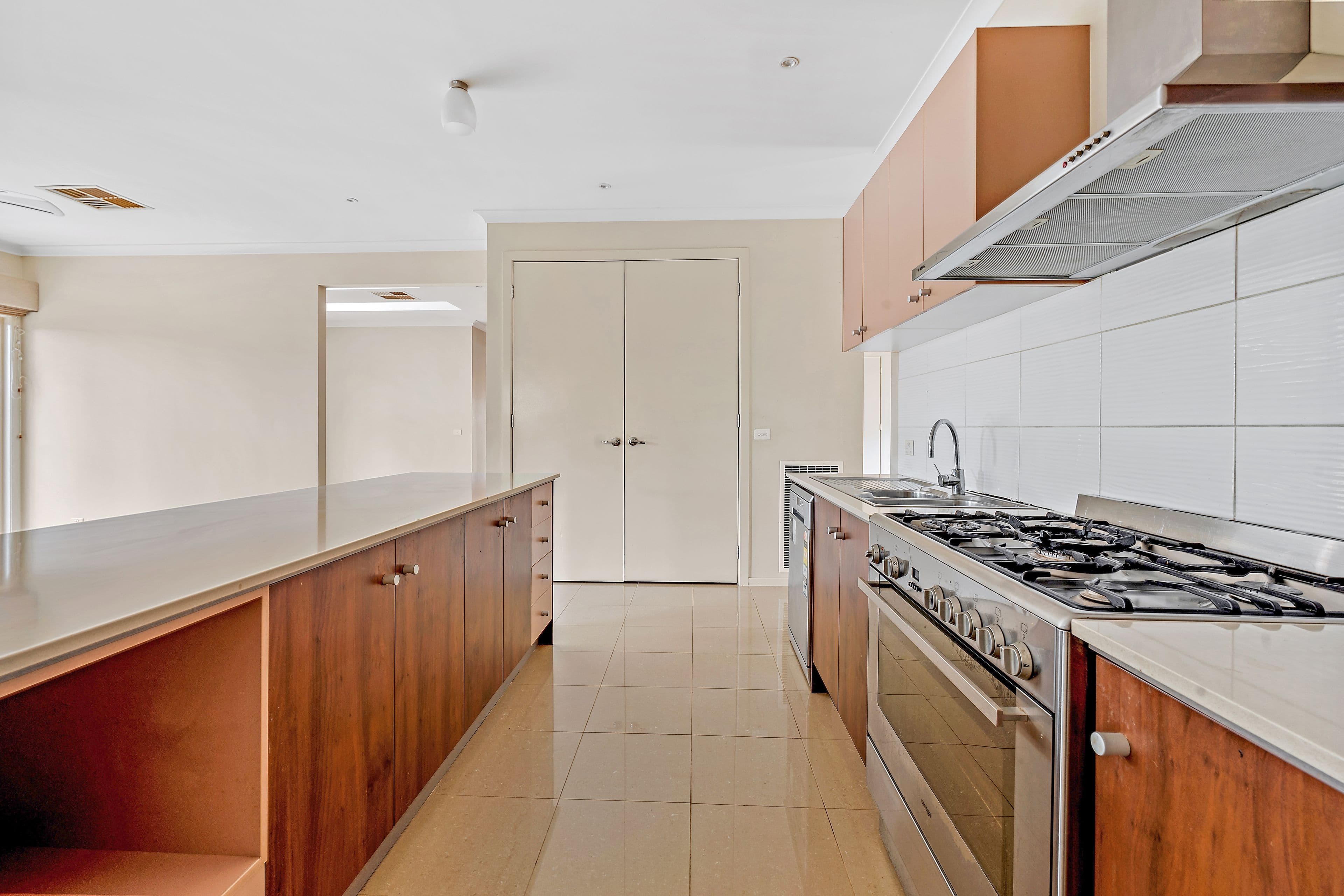 16 Gardenia Way, Caroline Springs VIC 3023, Caroline Springs - Thumbnail 6