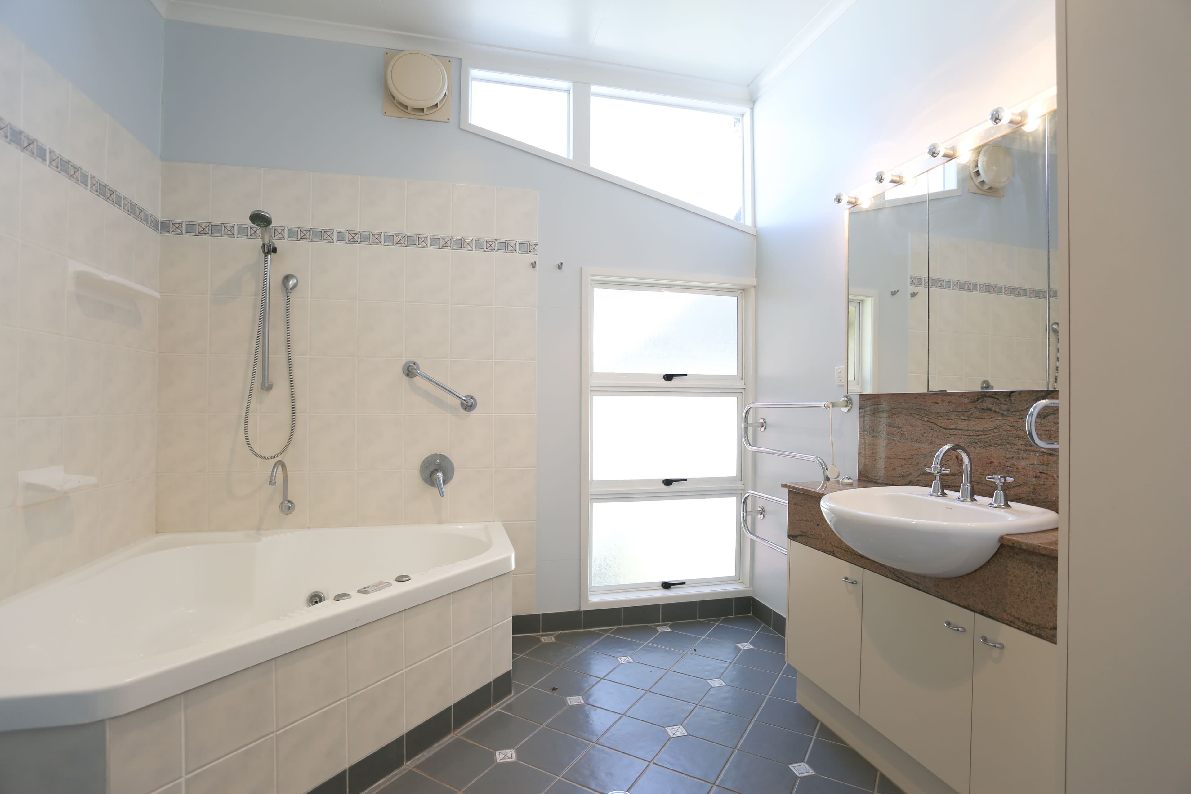 23 Mogford Street, West Mackay QLD 4740, West Mackay - Thumbnail 7