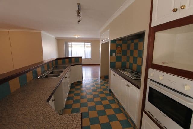 106 Guadalupe Drive, BALLAJURA WA 6066, Ballajura - Thumbnail 5
