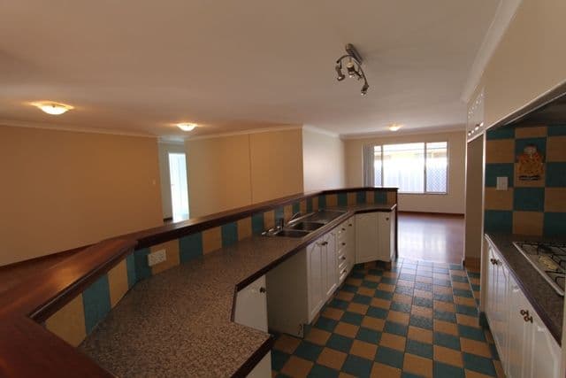 106 Guadalupe Drive, BALLAJURA WA 6066, Ballajura - Thumbnail 6