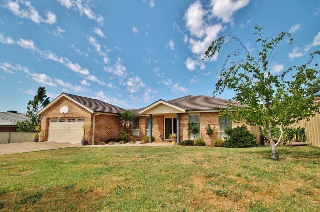 6 Hayden Place, Young NSW 2594, Young - Image 1