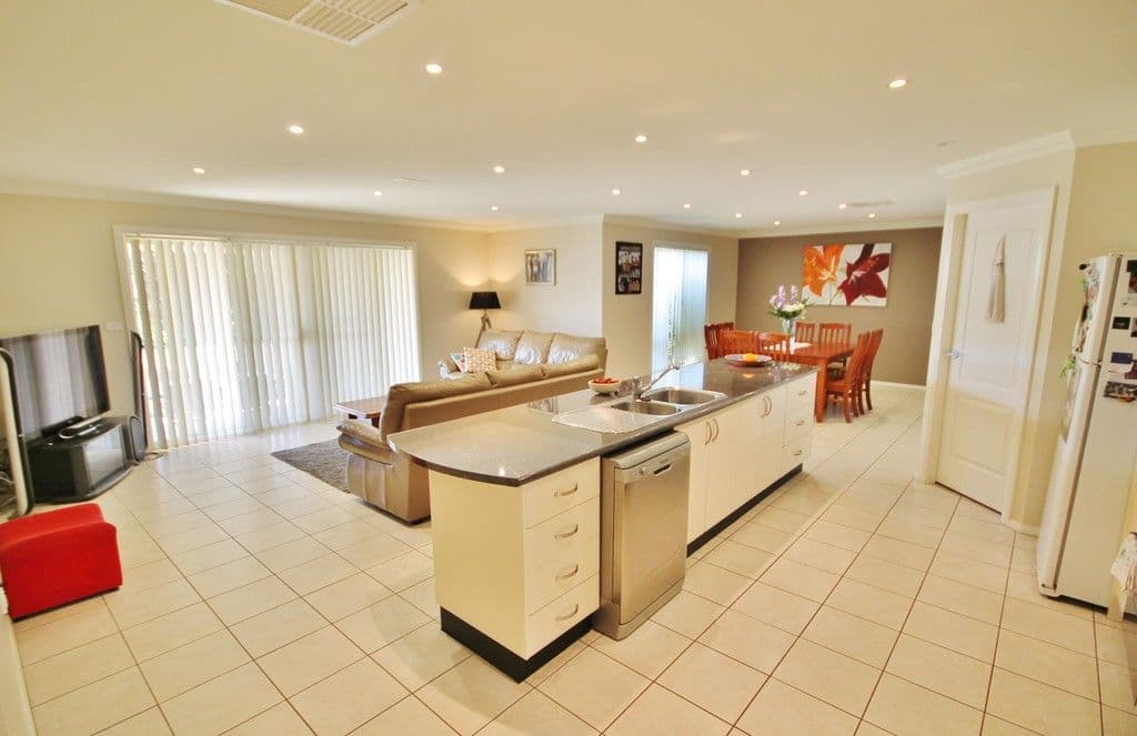 6 Hayden Place, Young NSW 2594, Young - Thumbnail 2