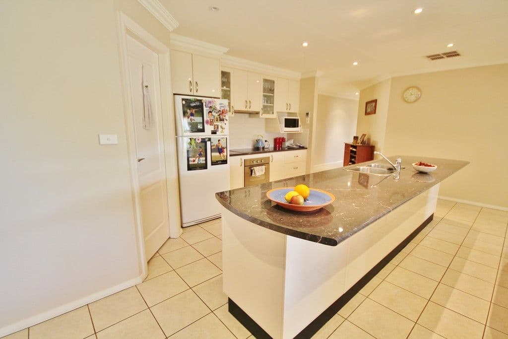 6 Hayden Place, Young NSW 2594, Young - Thumbnail 6