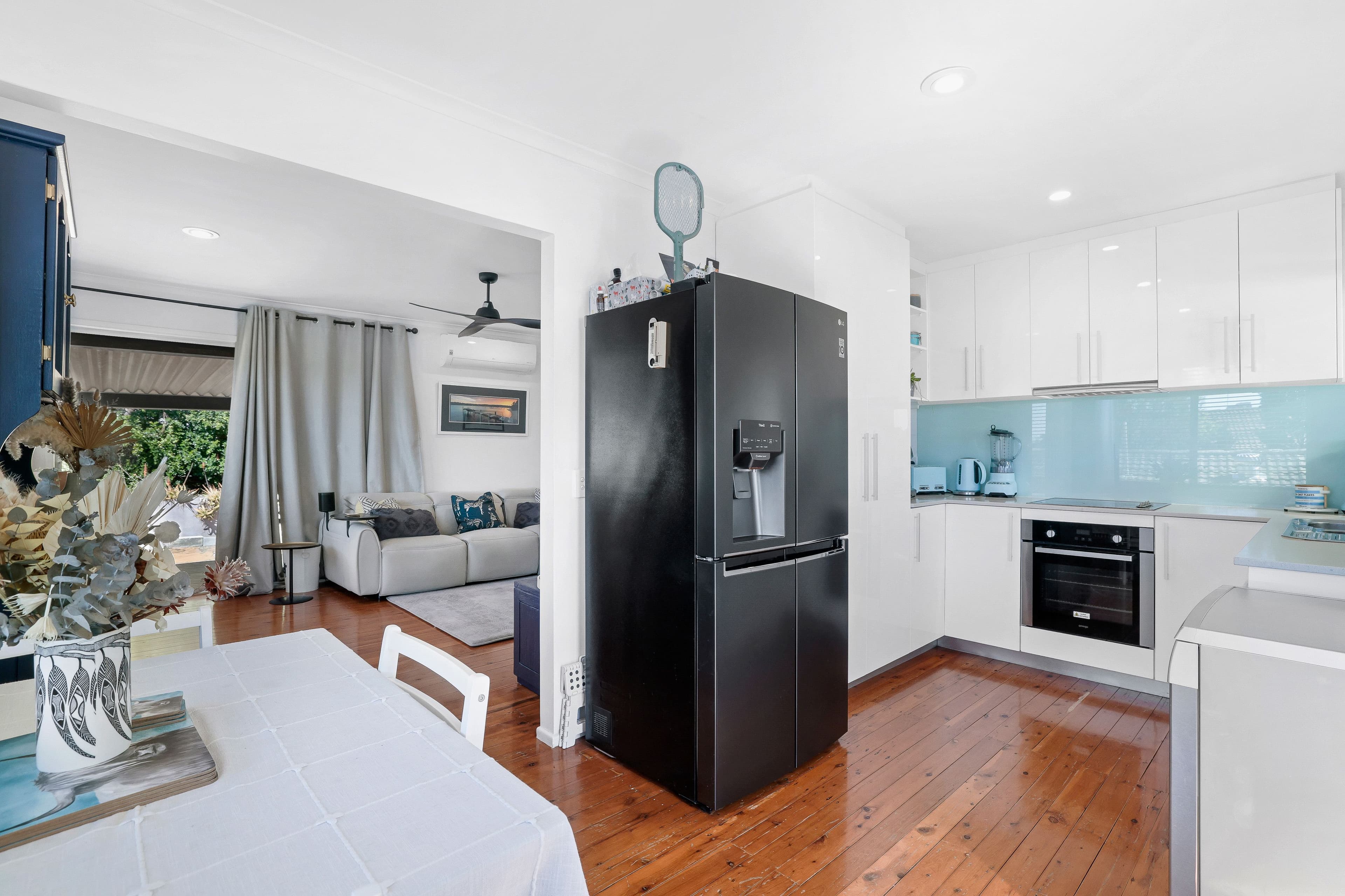 21 Caroline Avenue, Southport QLD 4215, Southport - Thumbnail 6
