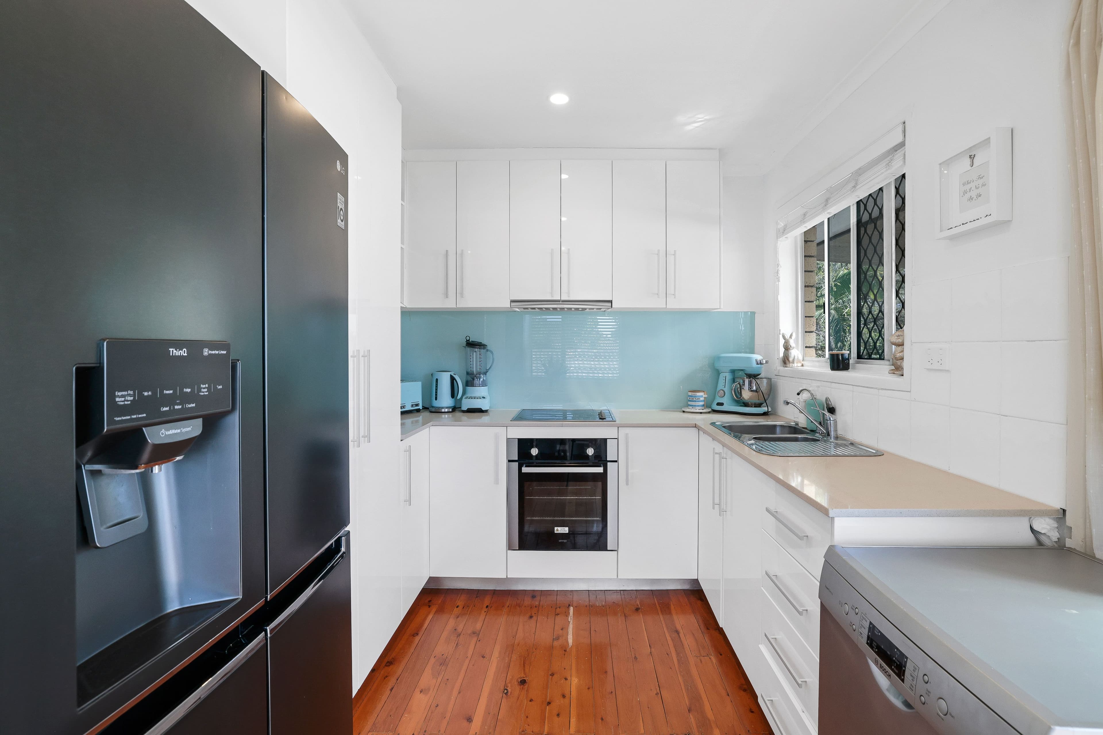 21 Caroline Avenue, Southport QLD 4215, Southport - Thumbnail 7