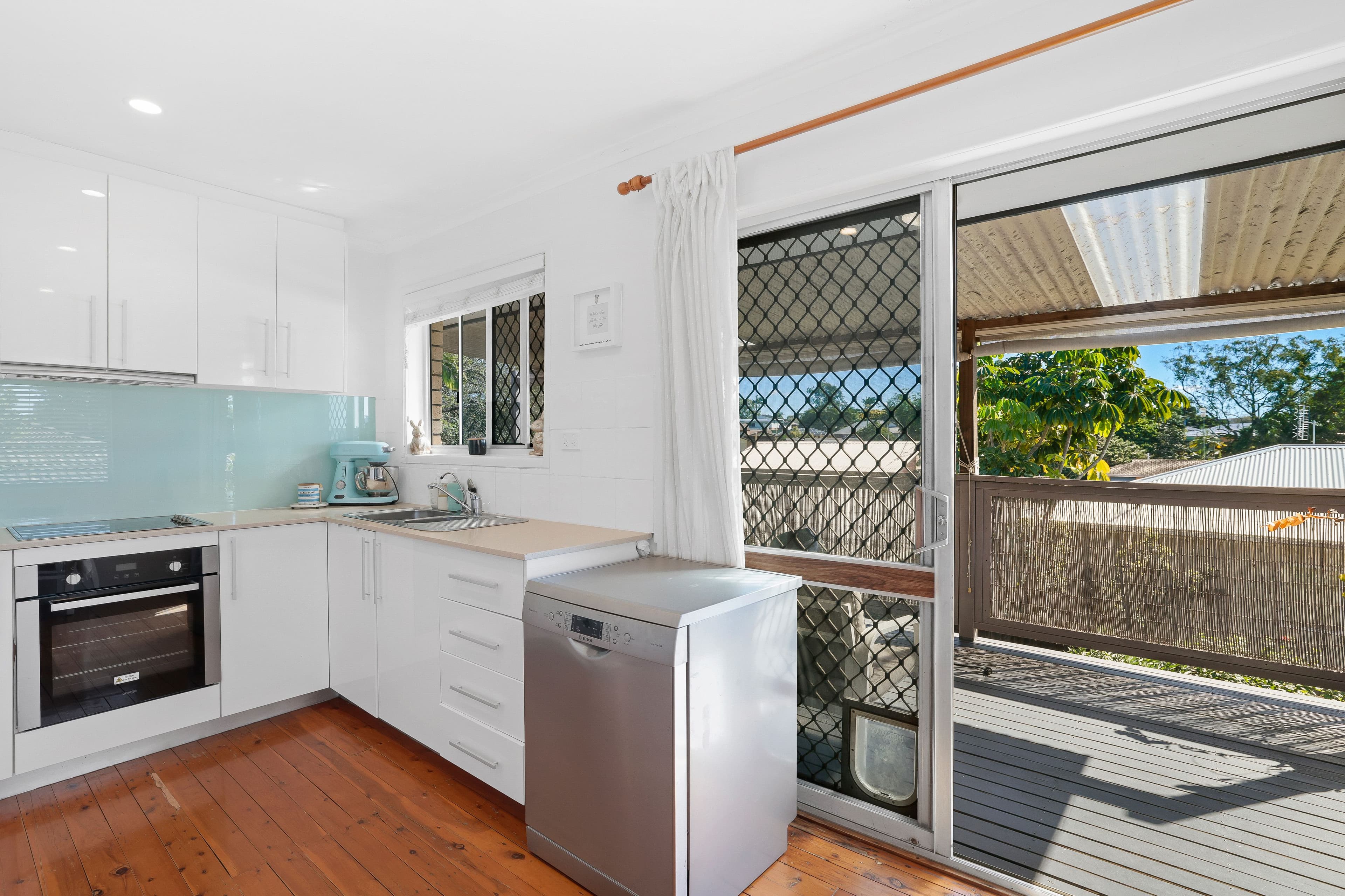 21 Caroline Avenue, Southport QLD 4215, Southport - Thumbnail 8