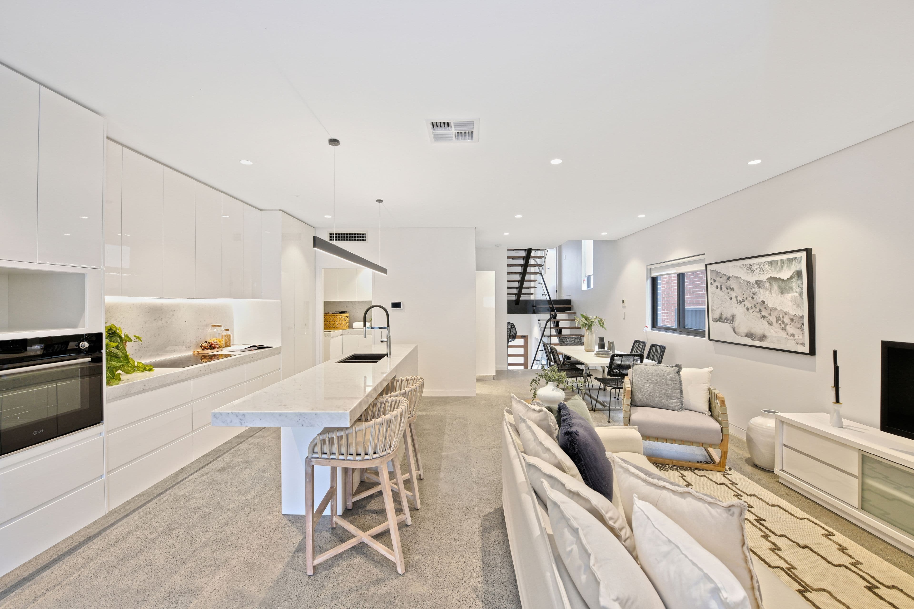 17 Hastings Avenue, Chifley - Thumbnail 2