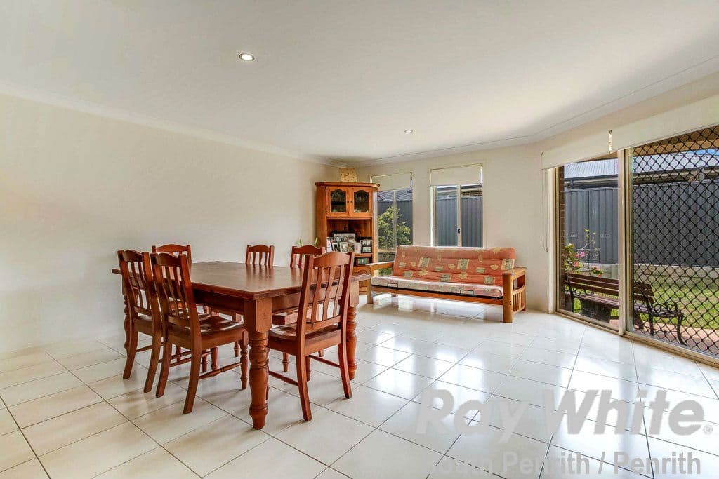 13 Wentworth Court, Sunbury, Sunbury - Thumbnail 4