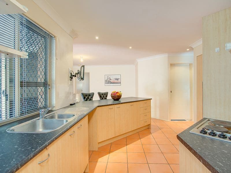 37 Macadamia Street, WYNNUM WEST QLD 4178, Wynnum West - Thumbnail 4