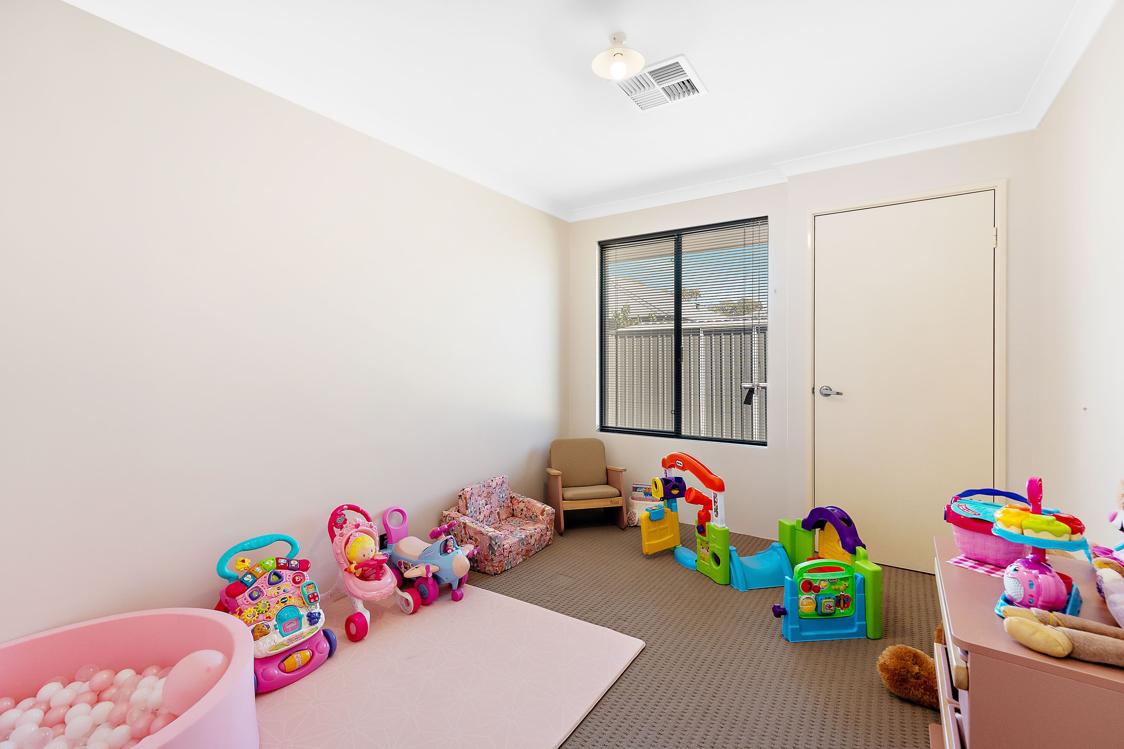 12 Nesbit Drive, Haynes WA 6112, Haynes - Thumbnail 8
