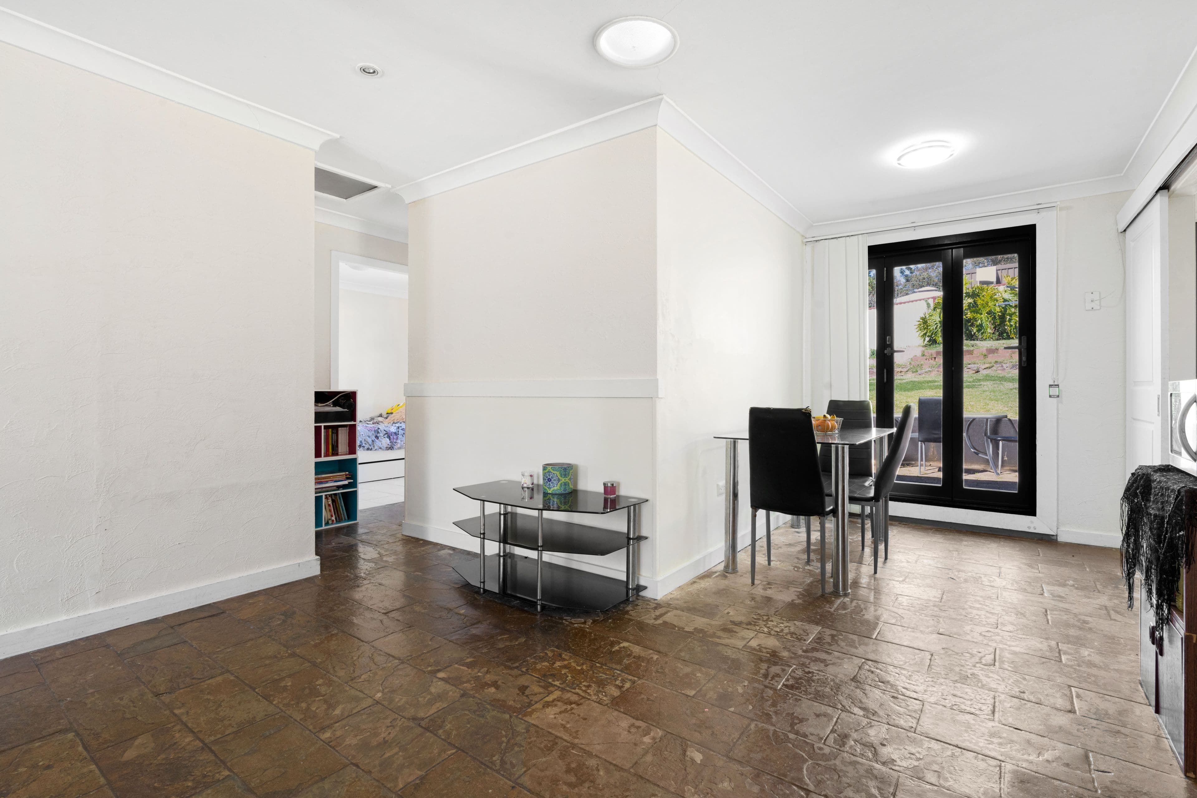 66 Cleopatra Drive, Rosemeadow NSW 2560, Rosemeadow - Thumbnail 4