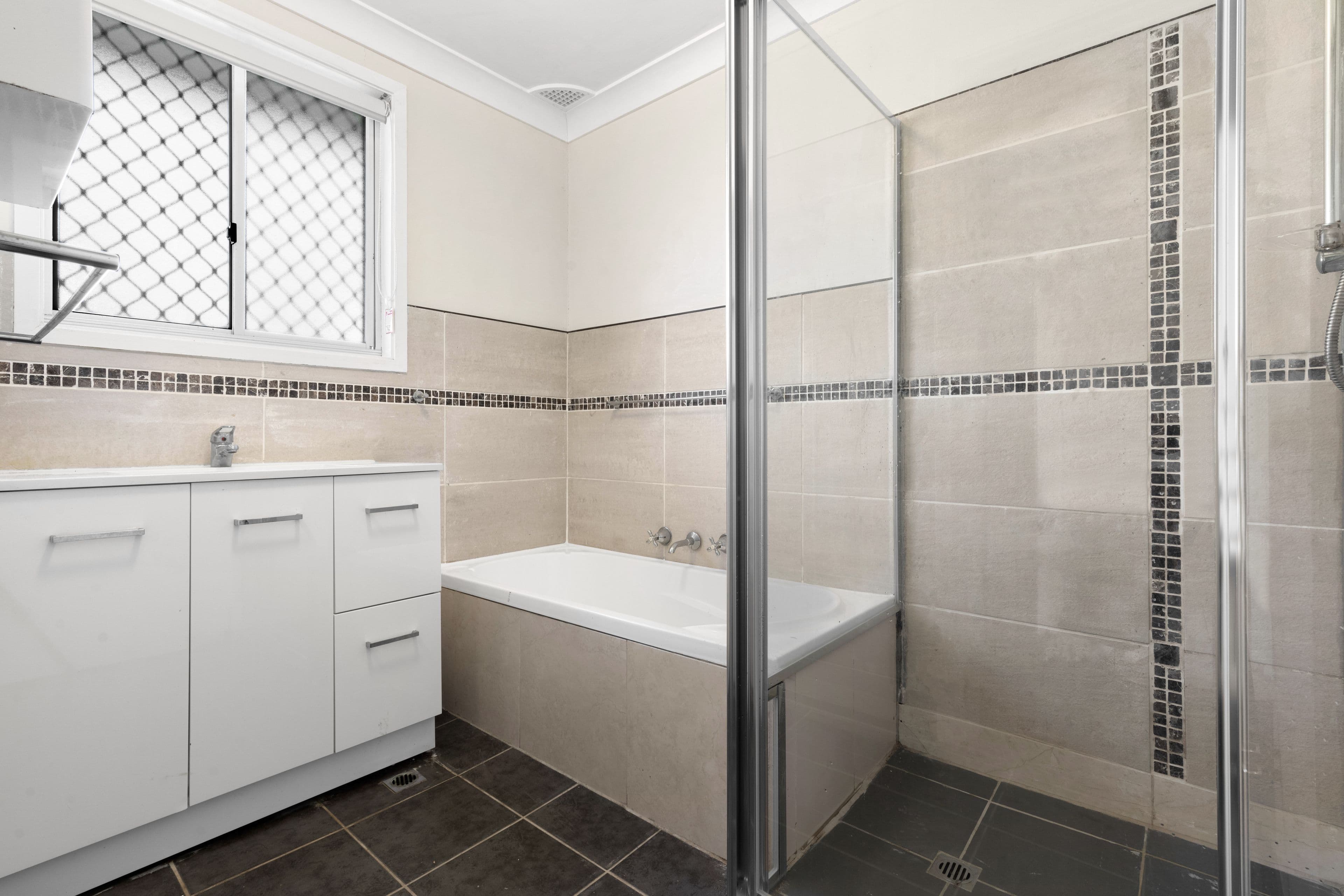 66 Cleopatra Drive, Rosemeadow NSW 2560, Rosemeadow - Thumbnail 5