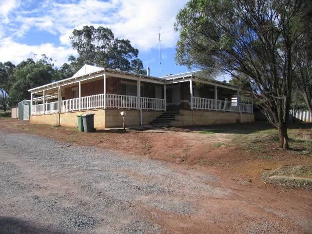 32 Fraser Street, YORK WA 6302, York - Thumbnail 2