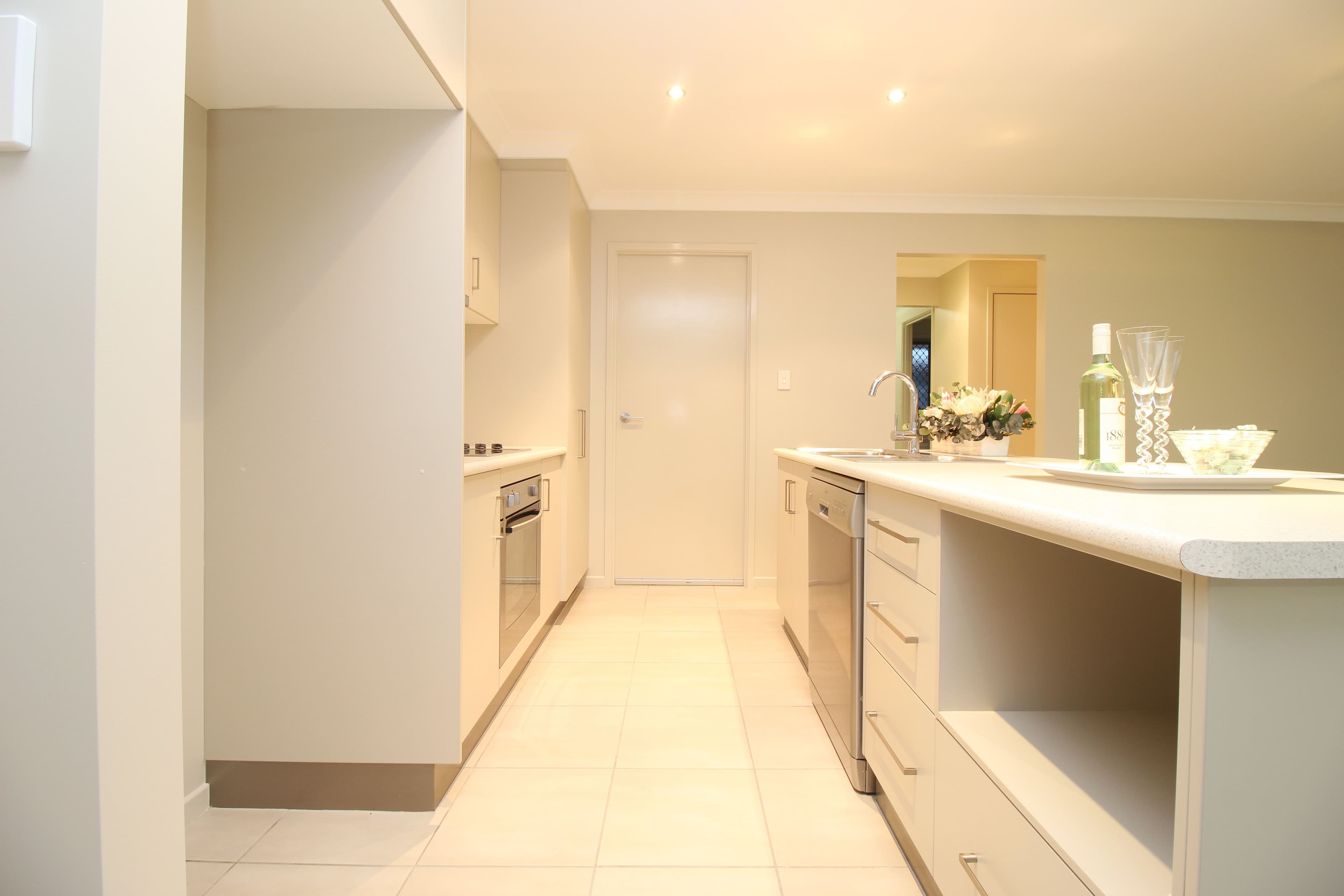 25 Newman Drive, Emerald QLD 4720, Emerald - Thumbnail 2
