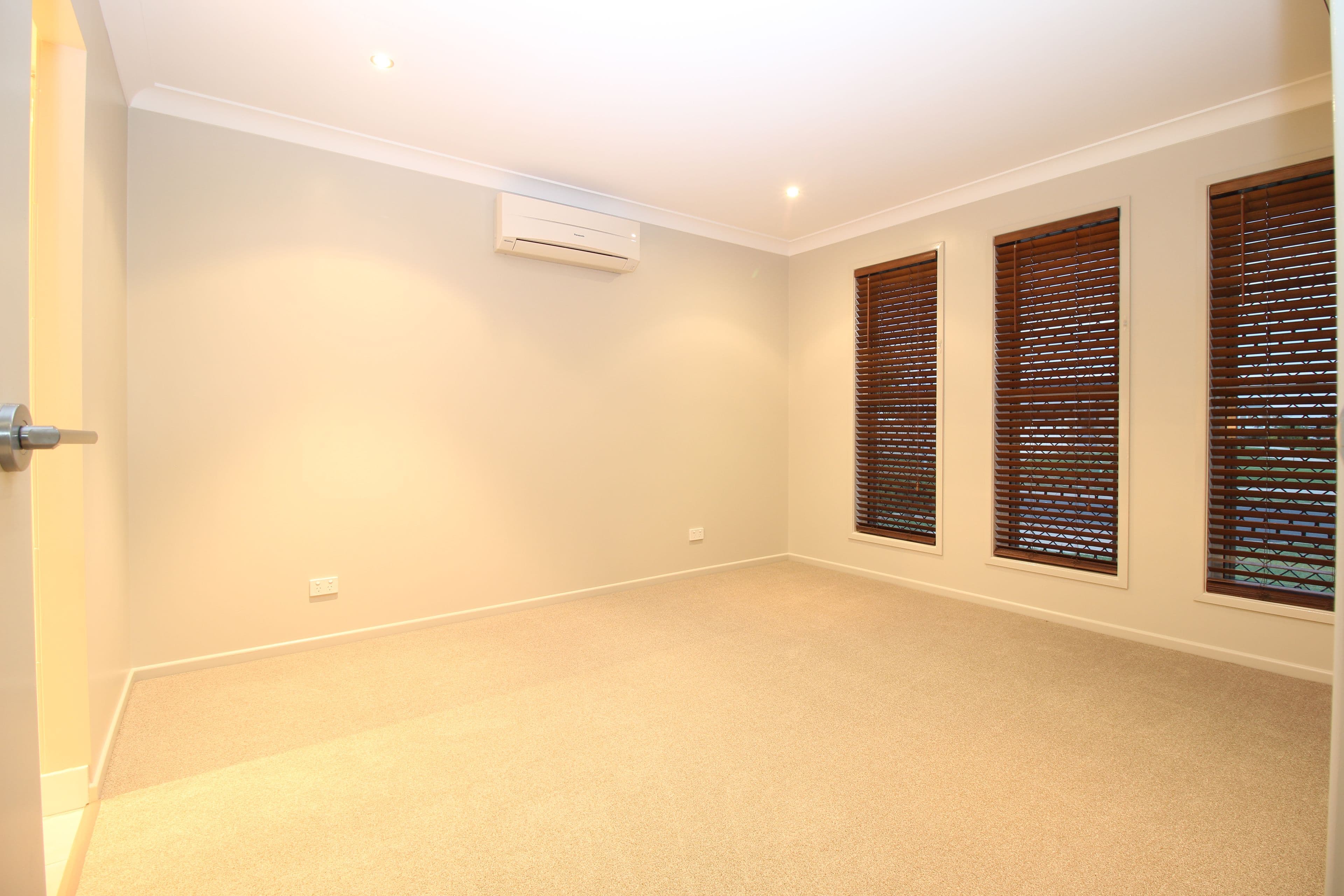25 Newman Drive, Emerald QLD 4720, Emerald - Thumbnail 8