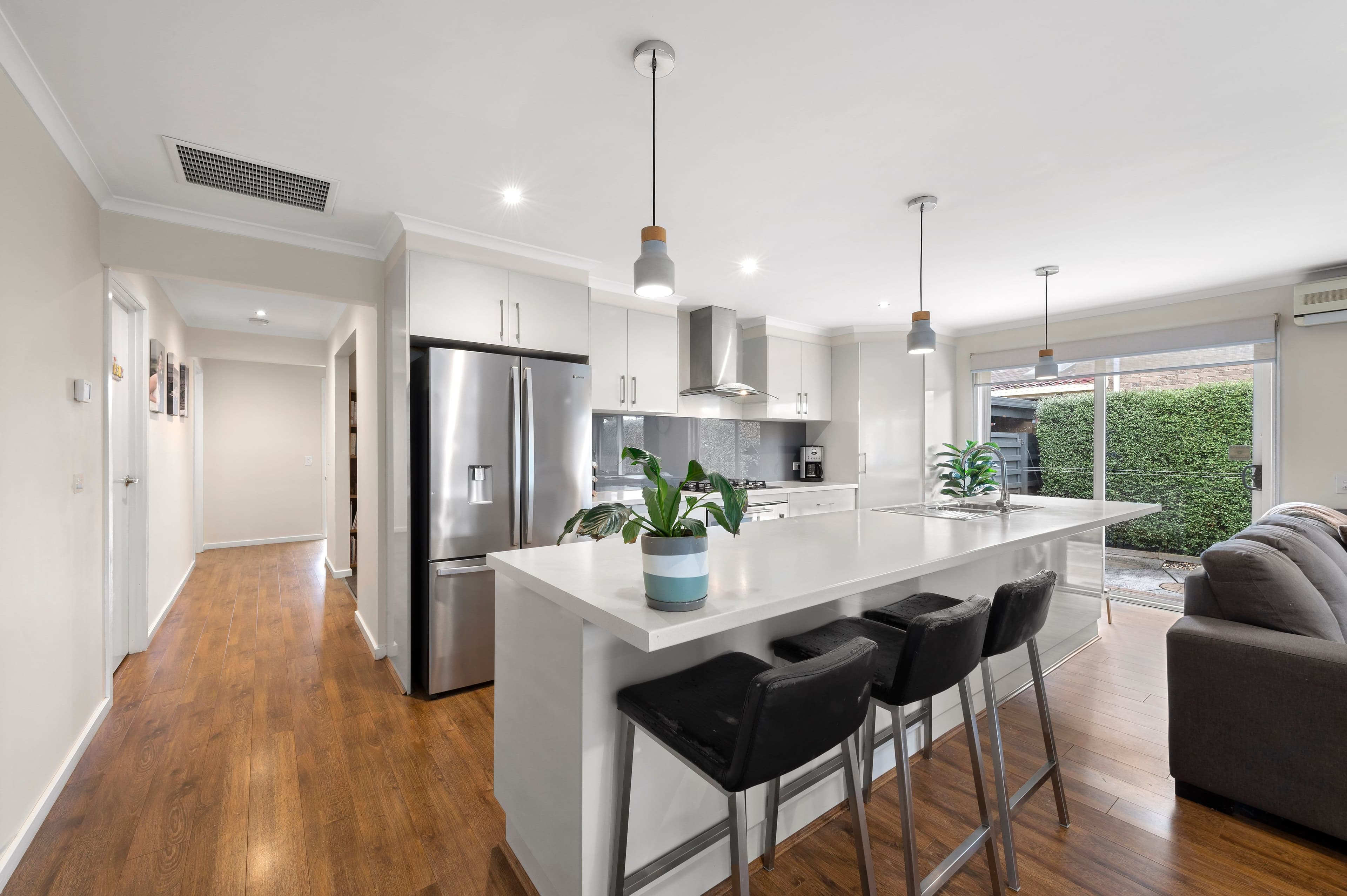 18 Snowgum Close, Rowville VIC 3178, Rowville - Thumbnail 2